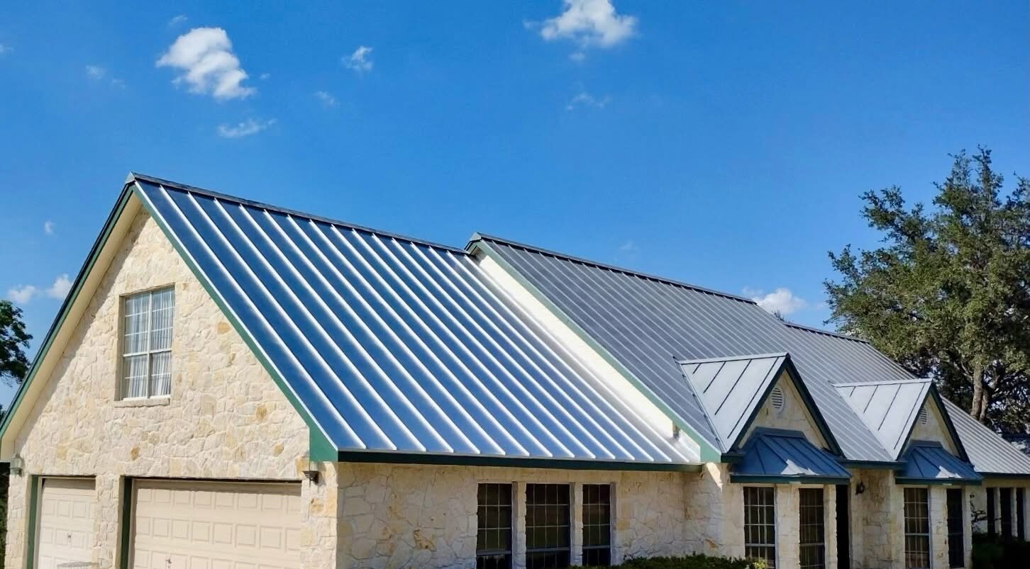 Residential Standing Seam Metal Roof – Energy Efficient Home in Texas Beautiful residential home in Texas with standing seam metal roof installed, energy-efficient and modern design